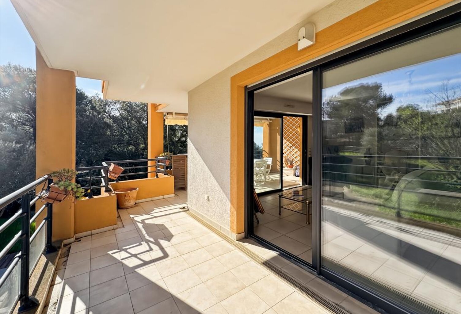 SAINT-RAPHAËL – Appartement 3 pièces avec aperçu mer, terrasse et grand garage — photo 1