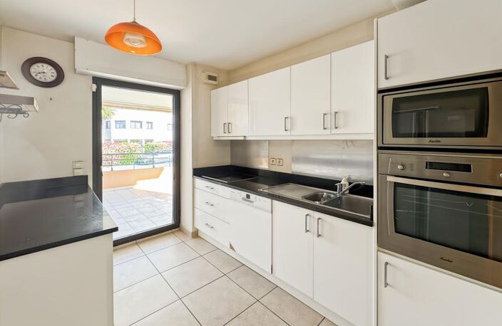 SAINT-RAPHAËL – Appartement 3 pièces avec aperçu mer, terrasse et grand garage — photo 3