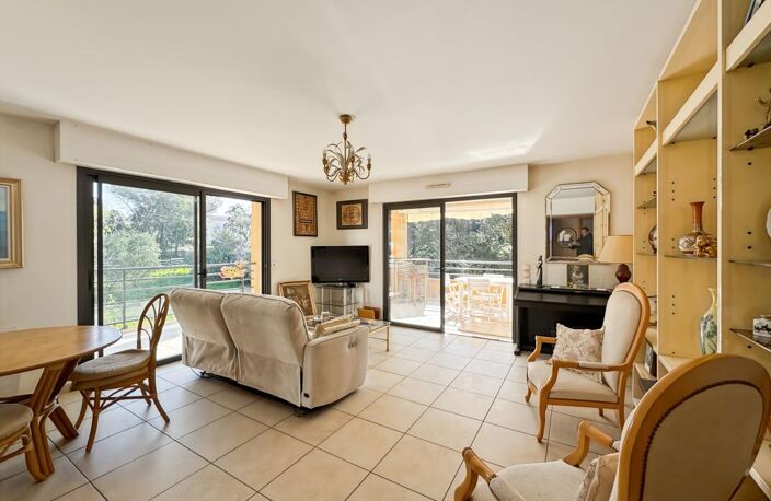 SAINT-RAPHAËL – Appartement 3 pièces avec aperçu mer, terrasse et grand garage — photo 4