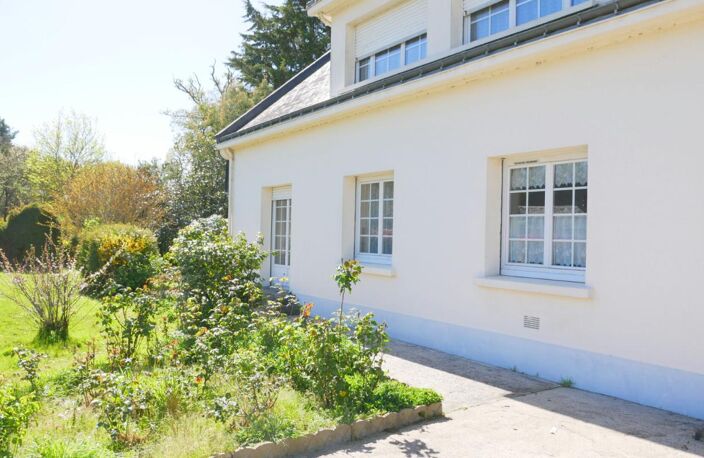 Maison à rénover - 208 m² avec dépendances sur 2100 m² de terrain - Proche commerces et écoles — photo 2
