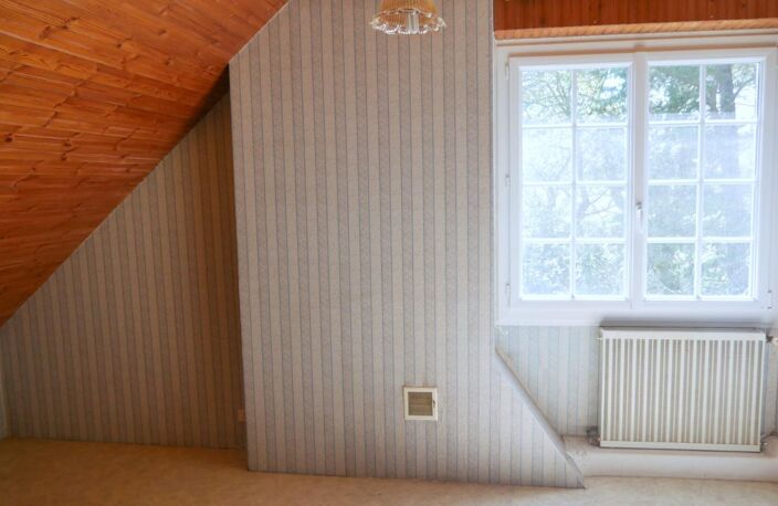 Maison à rénover - 208 m² avec dépendances sur 2100 m² de terrain - Proche commerces et écoles — photo 5