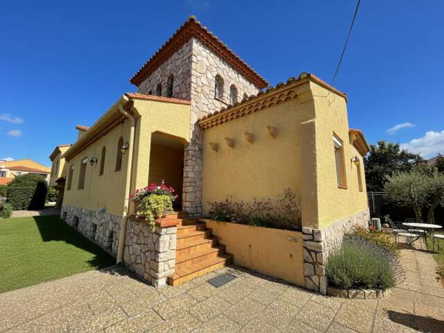 Maison Elne 10 pièce(s) 400.5 m2 — photo du bien