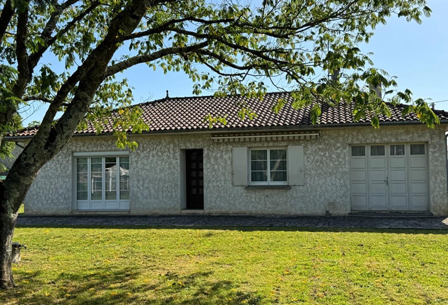 Maison à Vayres  de  5 pièces  de 105 m2 - 3 chambres - Un chai en pierre de 60 m² - Terrain de 1270 m² — photo 1