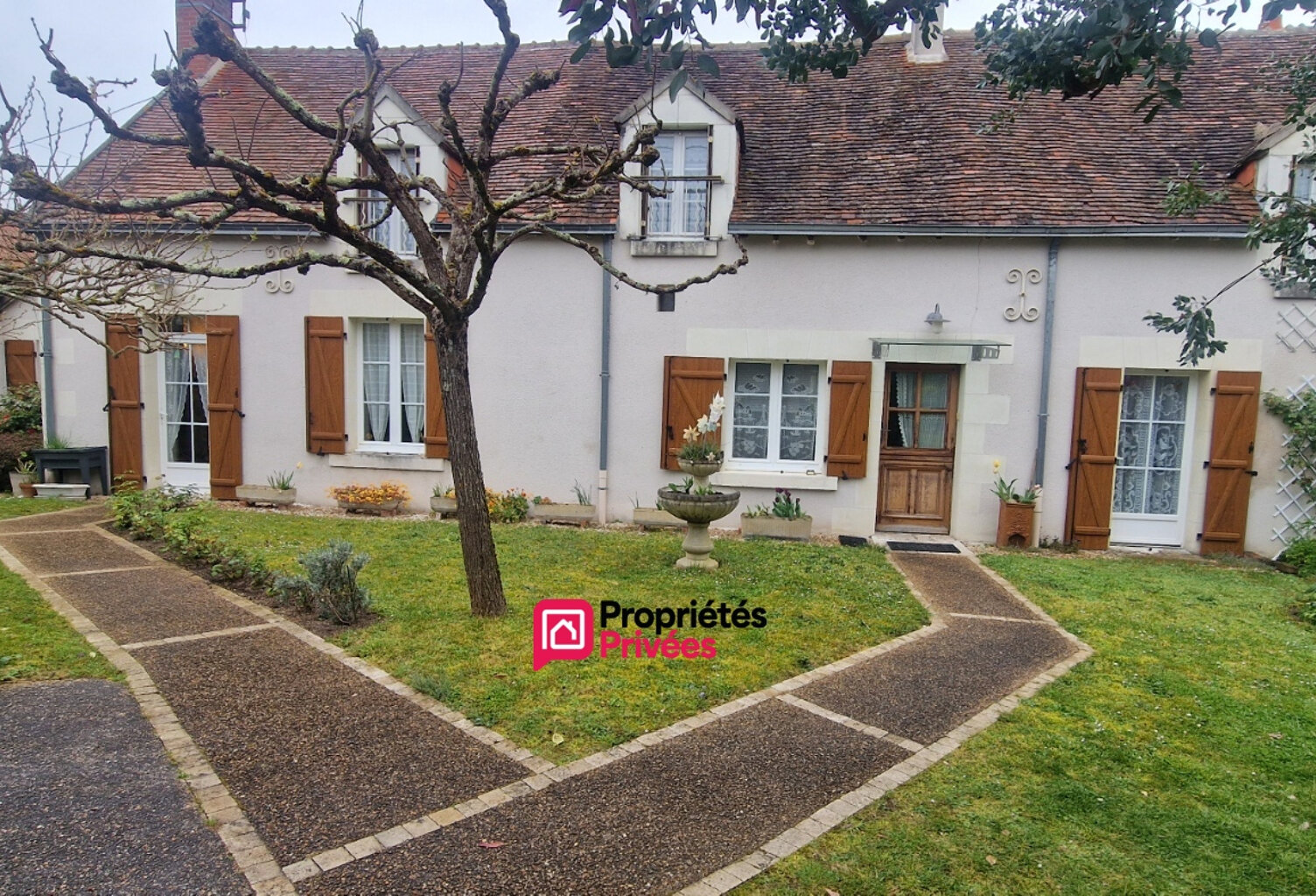 Longère de 155 m² - 6 pièces dont 3 chambres plus dépendances — photo 1