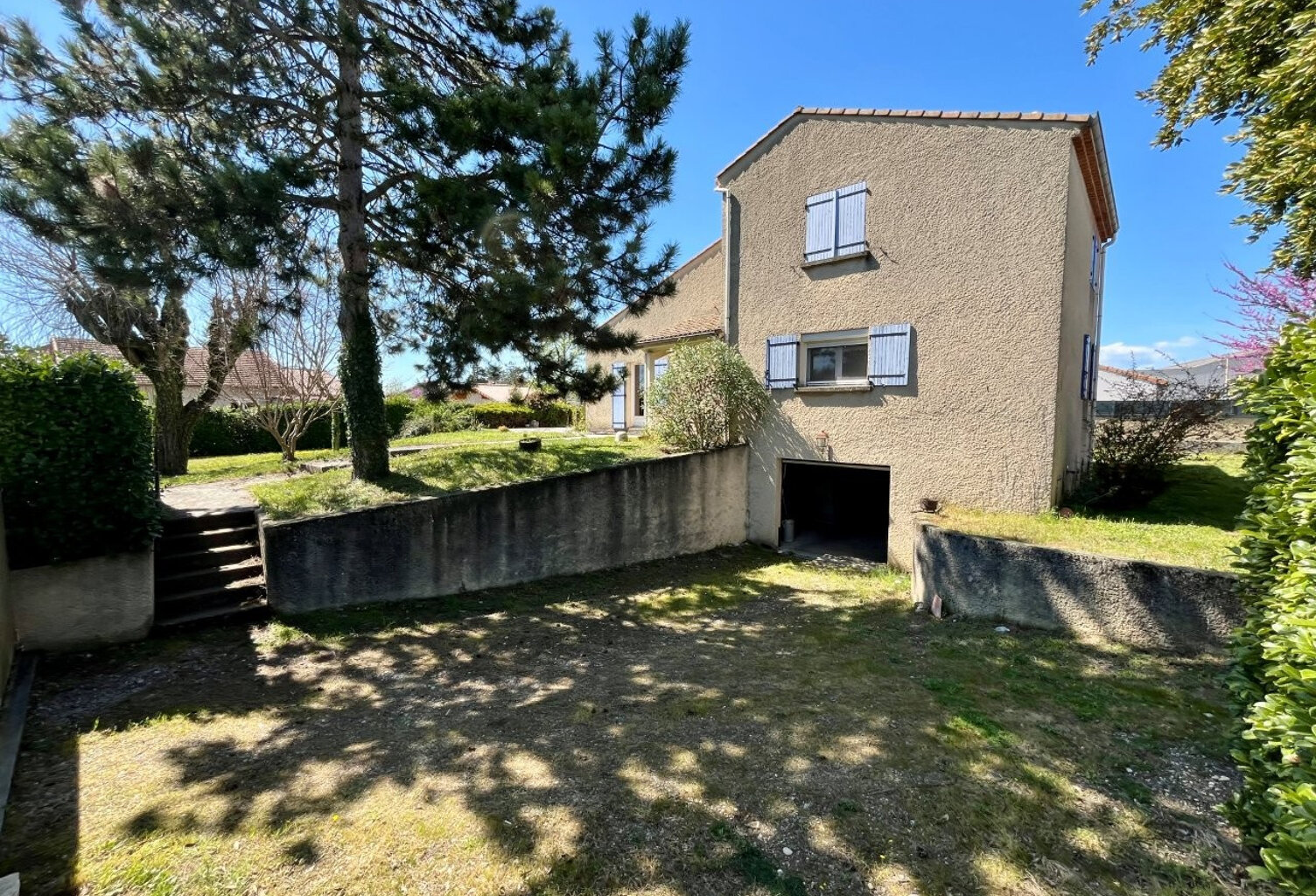 Centre ville - Villa avec 141 m2 avec jardin et sous sol com — photo 1