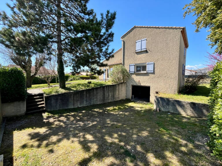 Centre ville - Villa avec 141 m2 avec jardin et sous sol com — photo 1