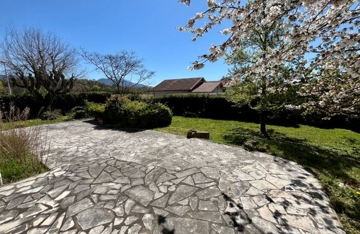 Centre ville - Villa avec 141 m2 avec jardin et sous sol com — photo 2