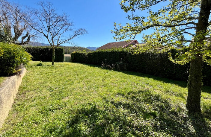 Centre ville - Villa avec 141 m2 avec jardin et sous sol com — photo 5