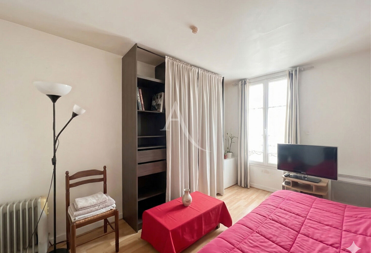 INVESTISSEMENT STRATÉGIQUE : T1 MEUBLÉ + CAVE À ARGENTEUIL — photo 1
