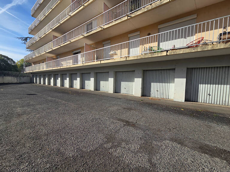 Garage à Angoulême — photo 1