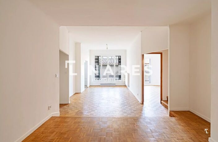 JOYAU BRUT - Appartement T3 de 74m2 - Terrasse 30m2 - 13007 SAIN — photo 2