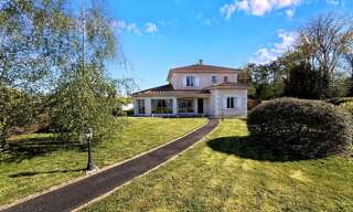 Maison 10 Pièces 318 m² à vendre à Neuville-de-Poitou (86170)