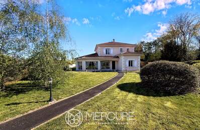 SPACIEUSE VILLA AVEC GARAGES — photo du bien