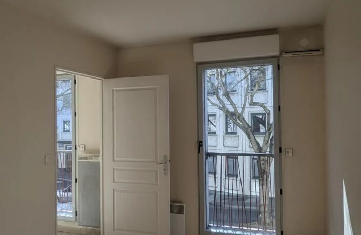 TOURS CENTRE - T2 45m² - Parking et cave — photo 5