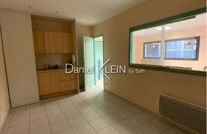 Bureaux 68m2, climatisation, 1er étage (ascenseur) — photo 2