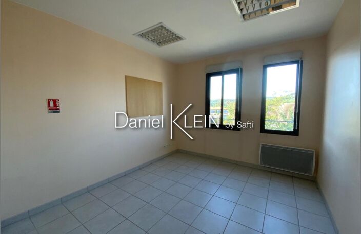 Bureaux 68m2, climatisation, 1er étage (ascenseur) — photo 5