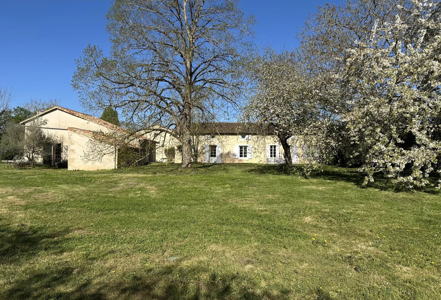 Belle propriété de 290 m² avec piscine à La Chapelle-Moulière — photo 1