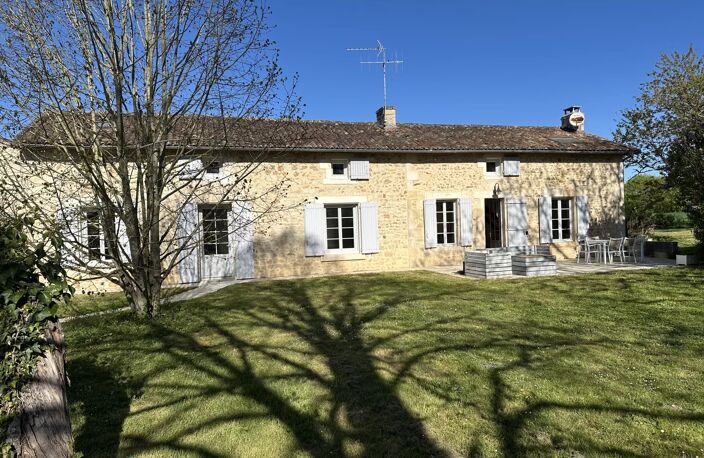 Belle propriété de 290 m² avec piscine à La Chapelle-Moulière — photo 2