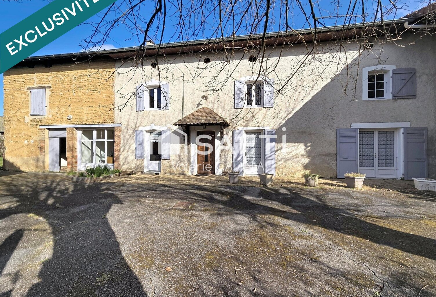 Saint-Siméon-de-Bressieux- Ancien corps de ferme à rénover de 160m² habitables avec dépandances — photo 1