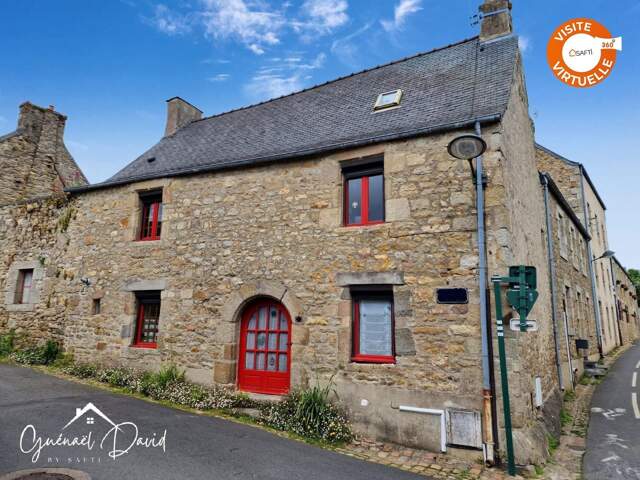 MAISON DE CARACTÈRE ENTRE CENTRE VILLE ET MER — photo du bien