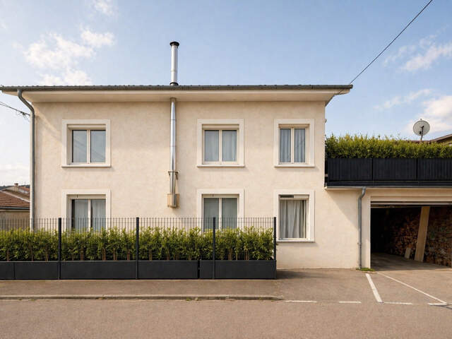 Charmante Maison de ville avec terrasse et garage. — photo du bien