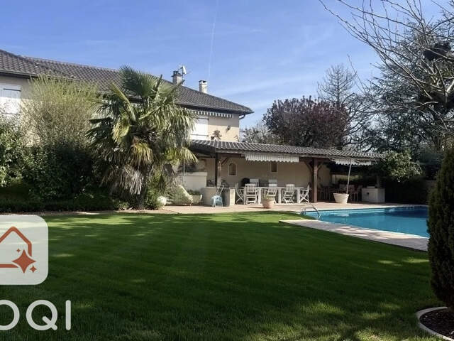 Belle maison familiale avec piscine et vue dégagée — photo du bien