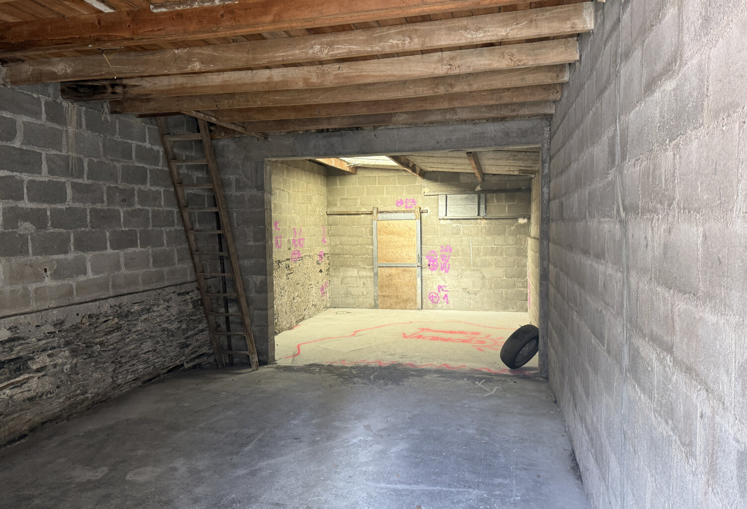 LOCAL DE STOCKAGE/GARAGE  A LOUER ANGERS — photo 1