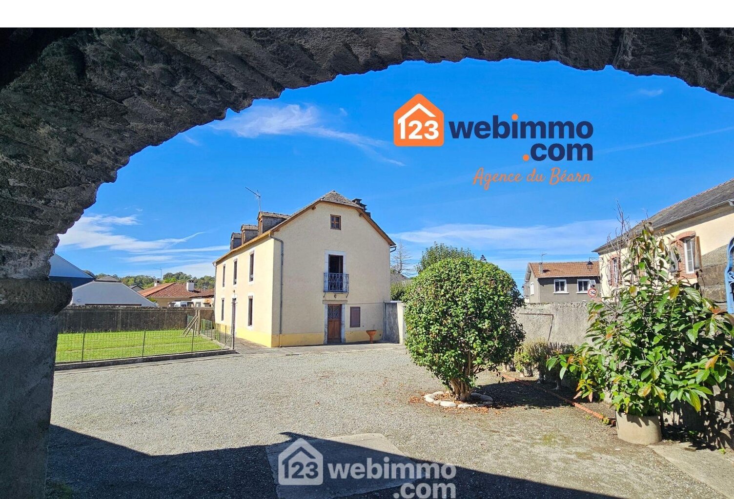 Maison - 150m² - Lestelle-Bétharram — photo 1