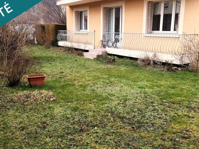 Appartement de charme en rez-de-chaussée avec jardin privatif et garage — photo du bien