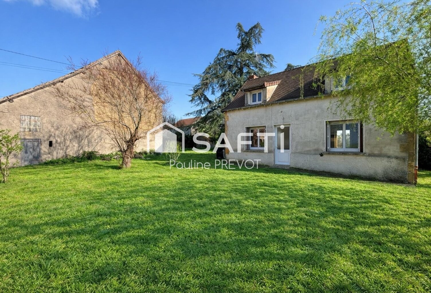 Maison de campagne avec vue dégagée, 3 chambres et beau potentiel. — photo 1