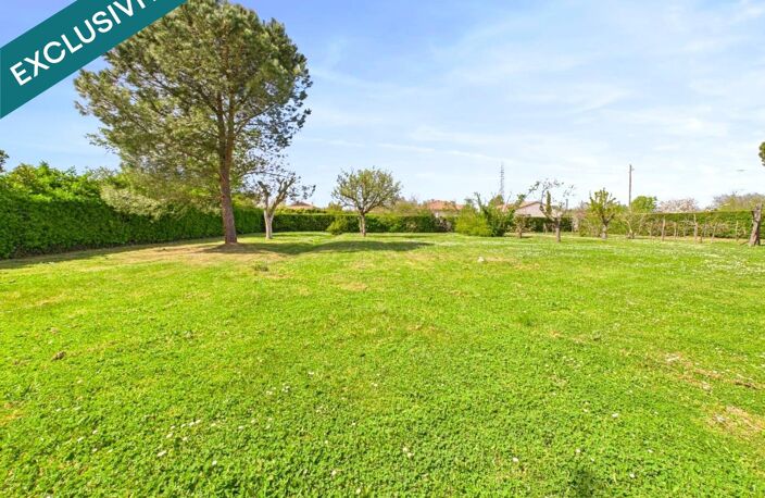 Magnifique Terrain Plat, Viabilisé et Arboré de 720m2 avec Garage!!! — photo 2
