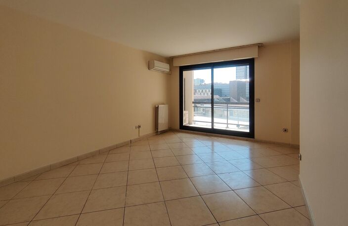 34000 MAGINFIQUE T2 EXPOSÉ SUD AVEC CAVE ET BOX FERMÉ — photo 3