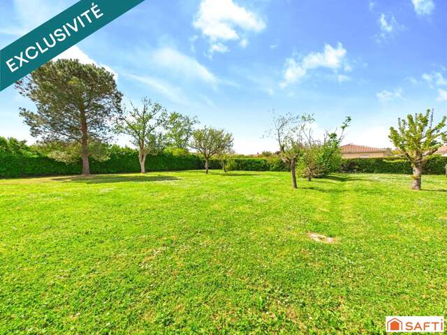 Magnifique Terrain Plat Viabilisé et Arboré de 851m2 !!! — photo du bien