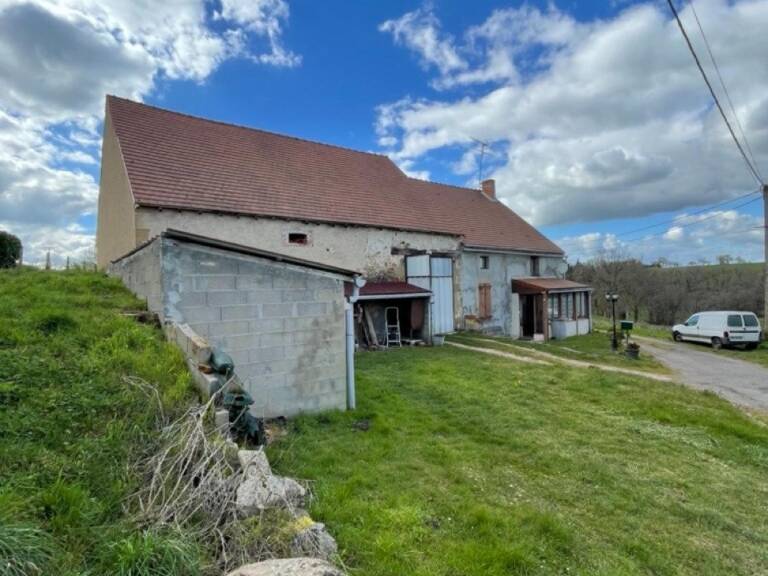 Au cœur de l'Allier, à Murat, venez découvrir cette maison de campagne pleine de potentiel ! — photo 1