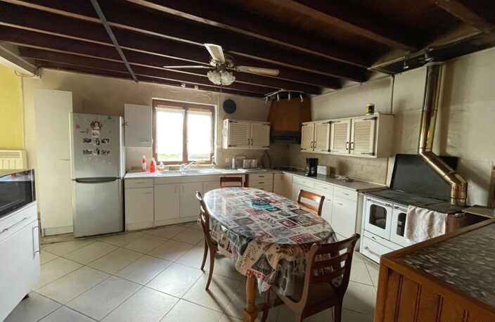 Au cœur de l'Allier, à Murat, venez découvrir cette maison de campagne pleine de potentiel ! — photo 2