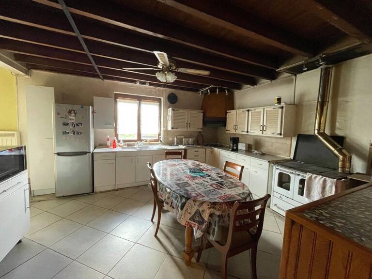 Au cœur de l'Allier, à Murat, venez découvrir cette maison de campagne pleine de potentiel ! — photo 1