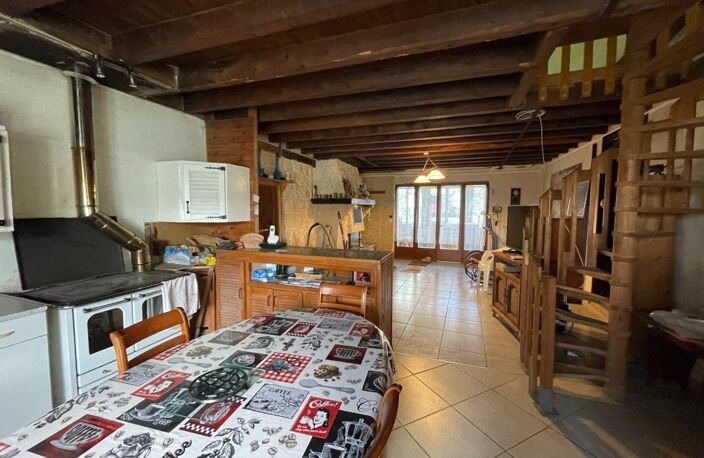 Au cœur de l'Allier, à Murat, venez découvrir cette maison de campagne pleine de potentiel ! — photo 3