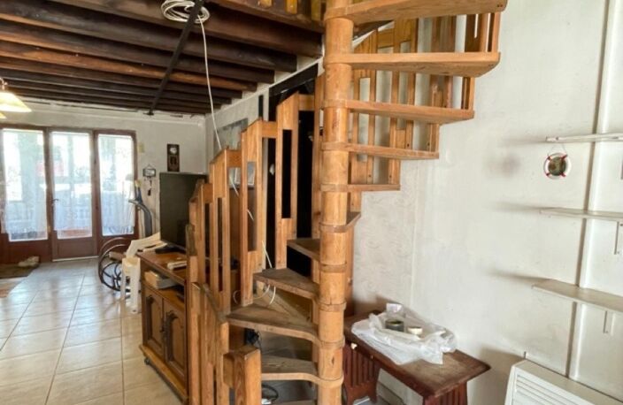 Au cœur de l'Allier, à Murat, venez découvrir cette maison de campagne pleine de potentiel ! — photo 4