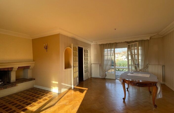 Belle propriété lumineuse sur grande parcelle dans un quartier recherché de Montluçon — photo 2