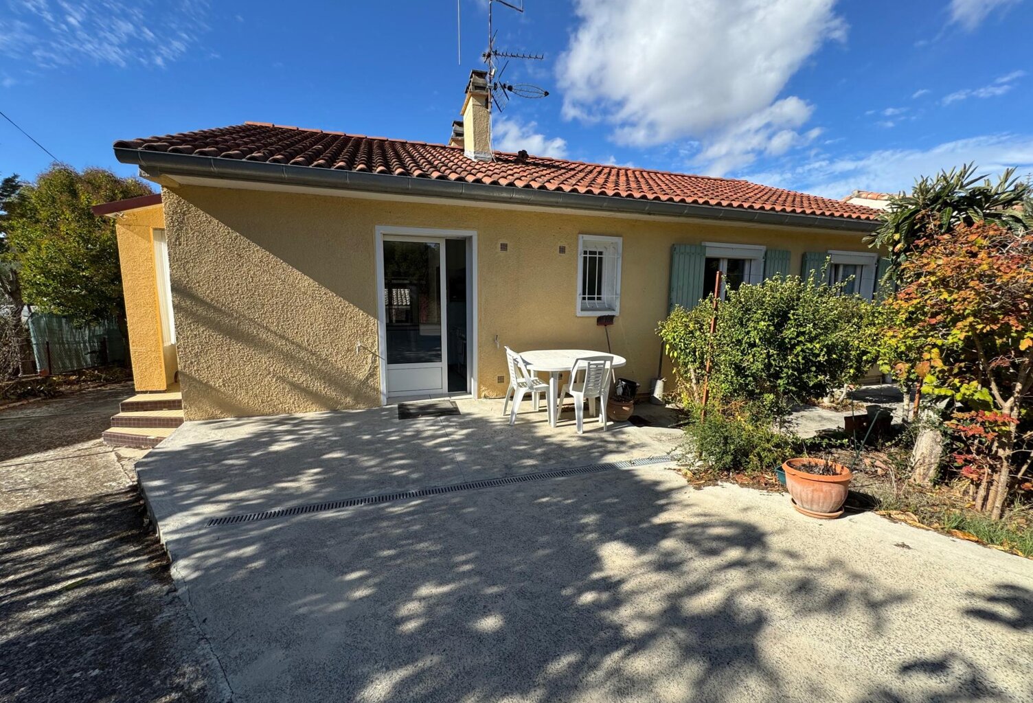 Maison avec jardin , garage et un atelier, des commodités juste à pied ! — photo 1