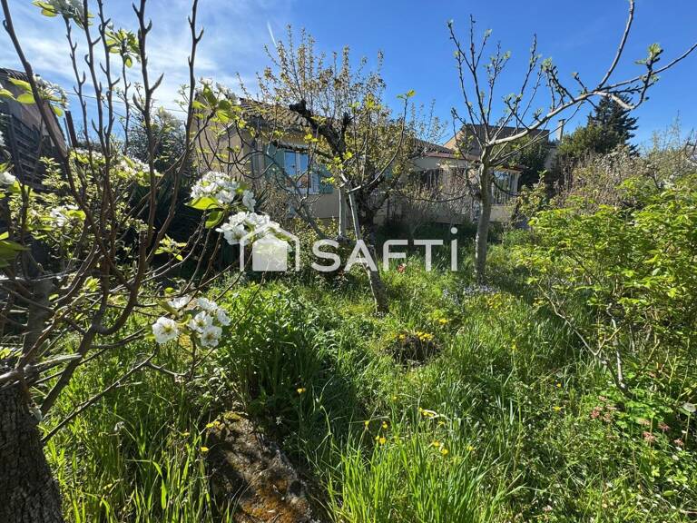 Maison avec jardin , garage et un atelier, des commodités juste à pied ! — photo 1
