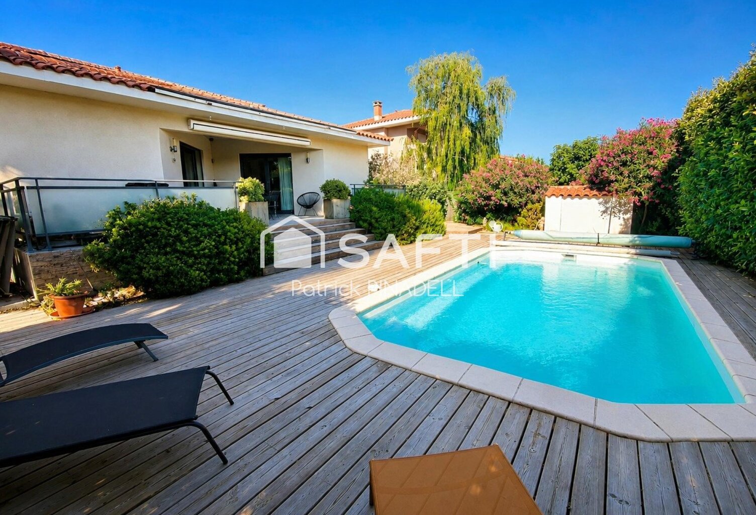 Maison d'habitation 4 faces, de type T6, comprenant 5 chambres, 4 salles de Bains, 2 WC — photo 1