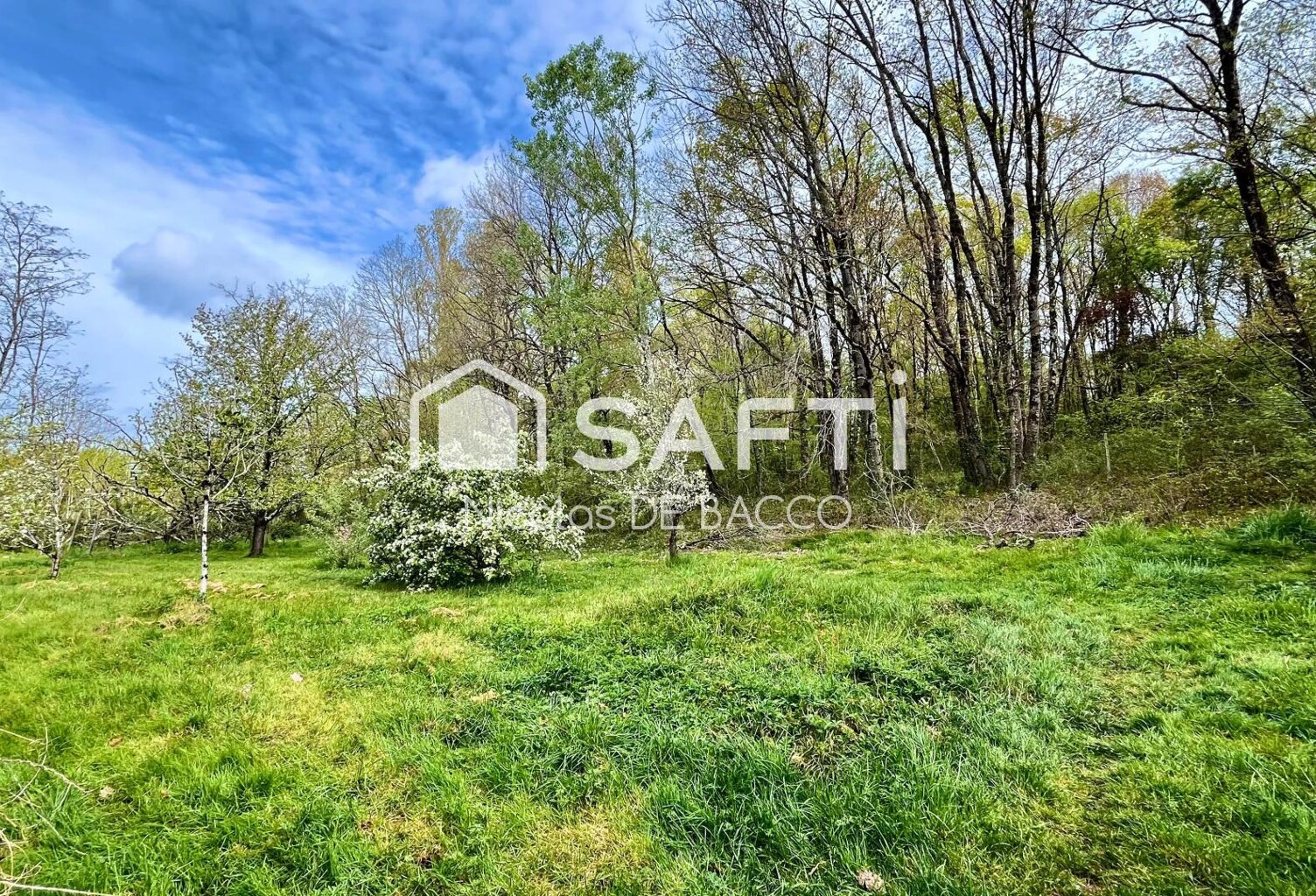 Maison de 161 m2, sur un terrain de 5430 m2 avec terrasse et piscine. — photo 1