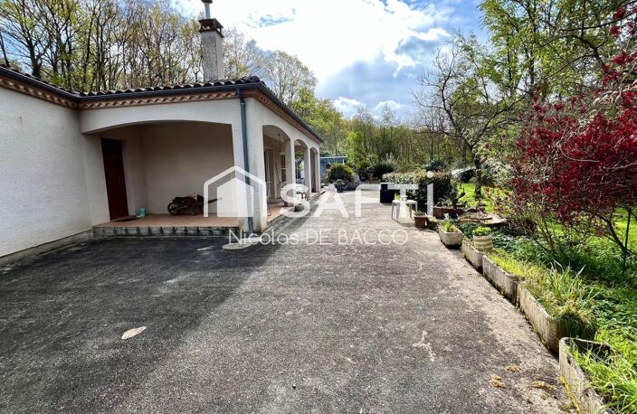 Maison de 161 m2, sur un terrain de 5430 m2 avec terrasse et piscine. — photo 2