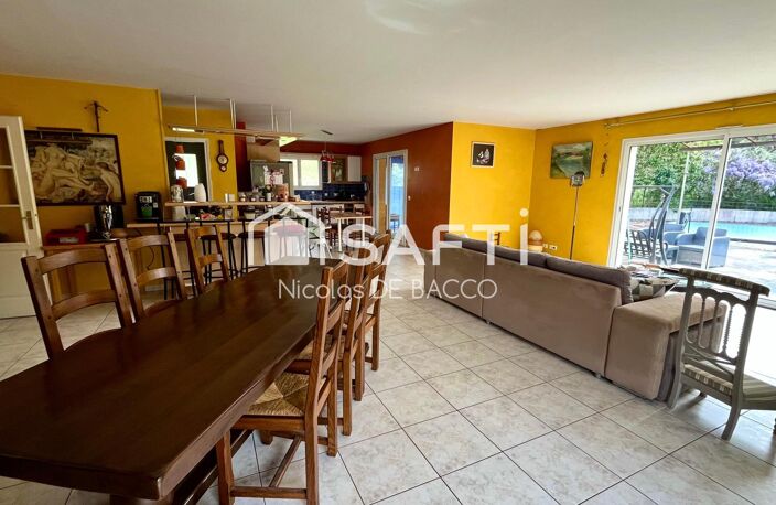 Maison de 161 m2, sur un terrain de 5430 m2 avec terrasse et piscine. — photo 3