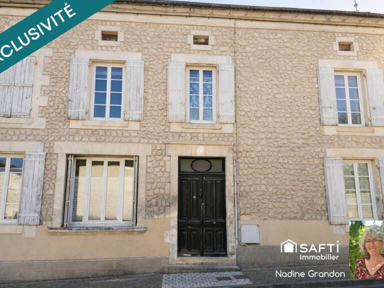 Maison de caractère avec cour et garage — photo 1