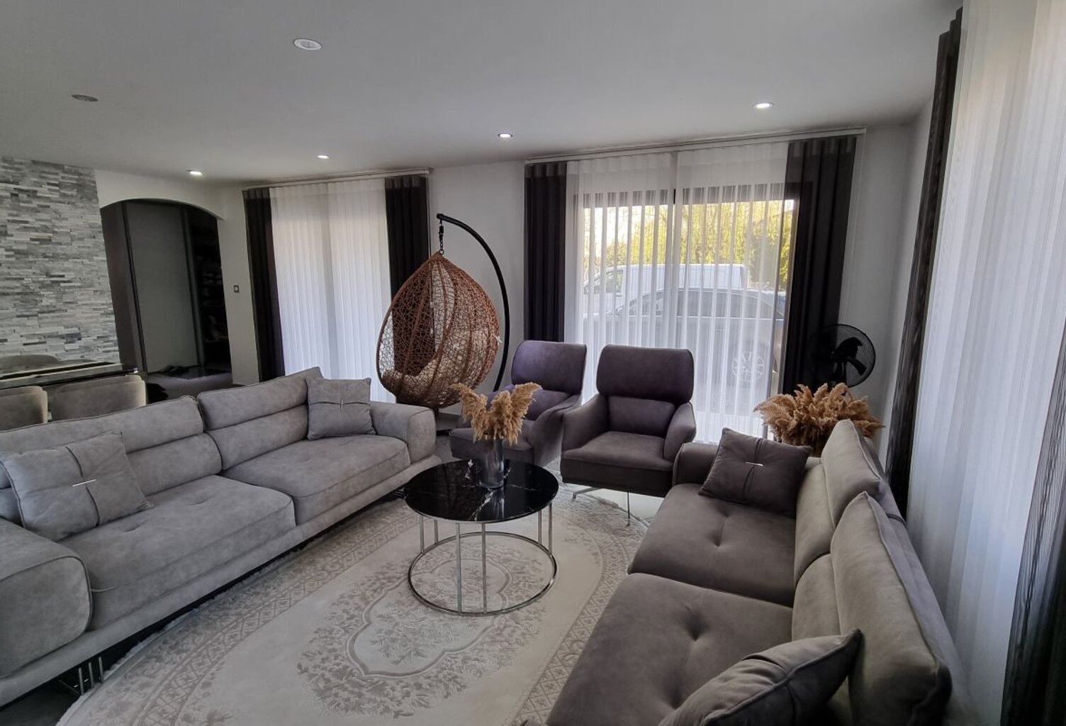 Villa — photo 1