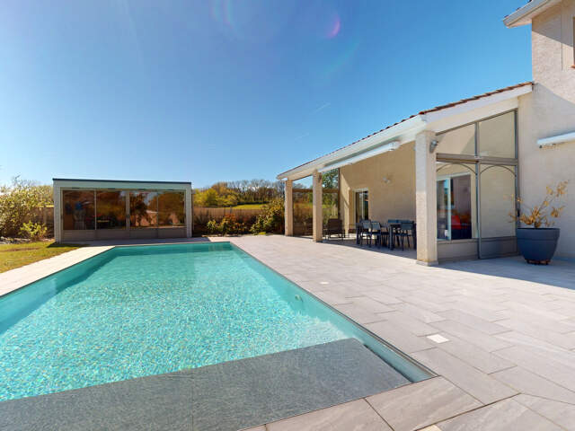Superbe Villa 4/5 Pièces avec piscine et double garage à Eau — photo du bien