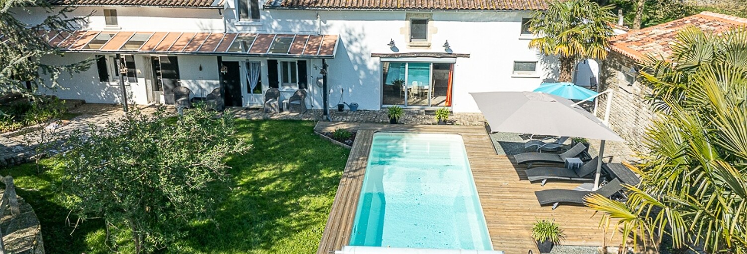 Maison 8 Pièces 265 m² à vendre à Coulon (79510)