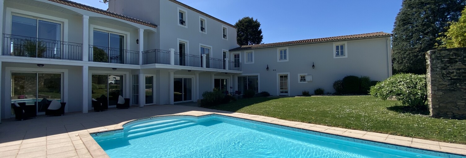 Maison 12 Pièces 424 m² à vendre à Les Herbiers (85500)